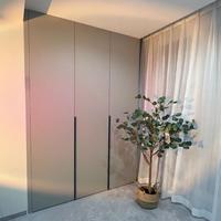 Coffre de rangement minimaliste sans cadre pour balcon, hydrofuge et verrouillable, idéal pour l'organisation des objets en extérieur dans les condos urbains
