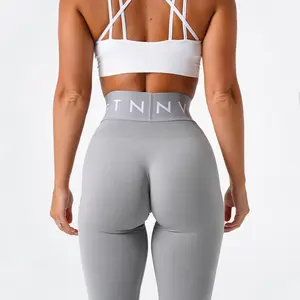 Mujer Ropa deportiva Fitness Medias de entrenamiento personalizadas para mujer Nvgtn Proveedor deportivo Leggings sin costuras