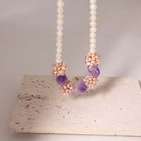 Collier décoratif en forme de boule de fleurs d'améthyste Collier d'amas de fleurs en perles d'eau douce naturelles perlées à la main