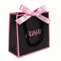 Sac cadeau en papier noir avec bordure rose, poignée en corde de coton, sac fourre-tout personnalisé tendance et élégant pour l'emballage de bijoux et d'accessoires
