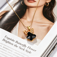 Collier pendentif exquis et polyvalent avec papillon et anneau rond, chaîne de clavicule unique pour femme, ensemble de bijoux assortis avec boucles d'oreilles