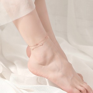 สร้อยข้อเท้ารูปใบโคลเวอร์สี่แฉกสำหรับผู้หญิง สีโรสโกลด์ สองชั้น ทำจากโลหะผสมสังกะสี สร้อยข้อมือแบบโซ่ ของขวัญ เครื่องประดับแฟชั่น เครื่องประดับตกแต่งเท้า - Product Image 3