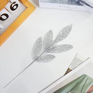 بيع بالجملة فروع الصنوبر وأوراق عيد الميلاد إكسسوارات شجرة الروطان زينة دائرة الحد الأدنى للطلب 50 ، - Product Image 2