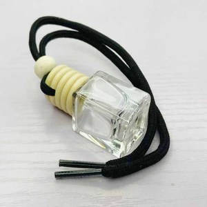 Botol penyebar udara mobil gantung 5ml, parfum kaca bentuk persegi panjang dapat diisi ulang dengan tali hitam dan tutup sekrup - Product Image 4