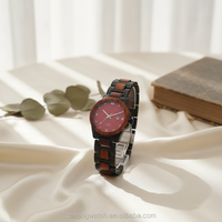 Montre en bois de santal rouge avec cadran rouge bordeaux, fenêtre de date, bracelet en résine et bois mélangés, unisexe, style business décontracté, étanche