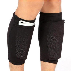En gros Accessoires de football respirants Manchons de compression pour mollets Chaussettes de football avec protège-tibias et poche - Product Image 1