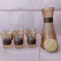Pichet à boire en verre Pichet 7 pièces Ensemble de pichets à eau froide Une cruche 6 tasses avec couvercle en bois Ensemble de verres à thé de l'après-midi
