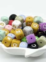 Perles de dentition en silicone pour bébé, 26 lettres, 15 couleurs, 12 mm, personnalisables avec nom, pour bijoux DIY, perles à mâcher en forme de lettres de l'alphabet, vente en gros