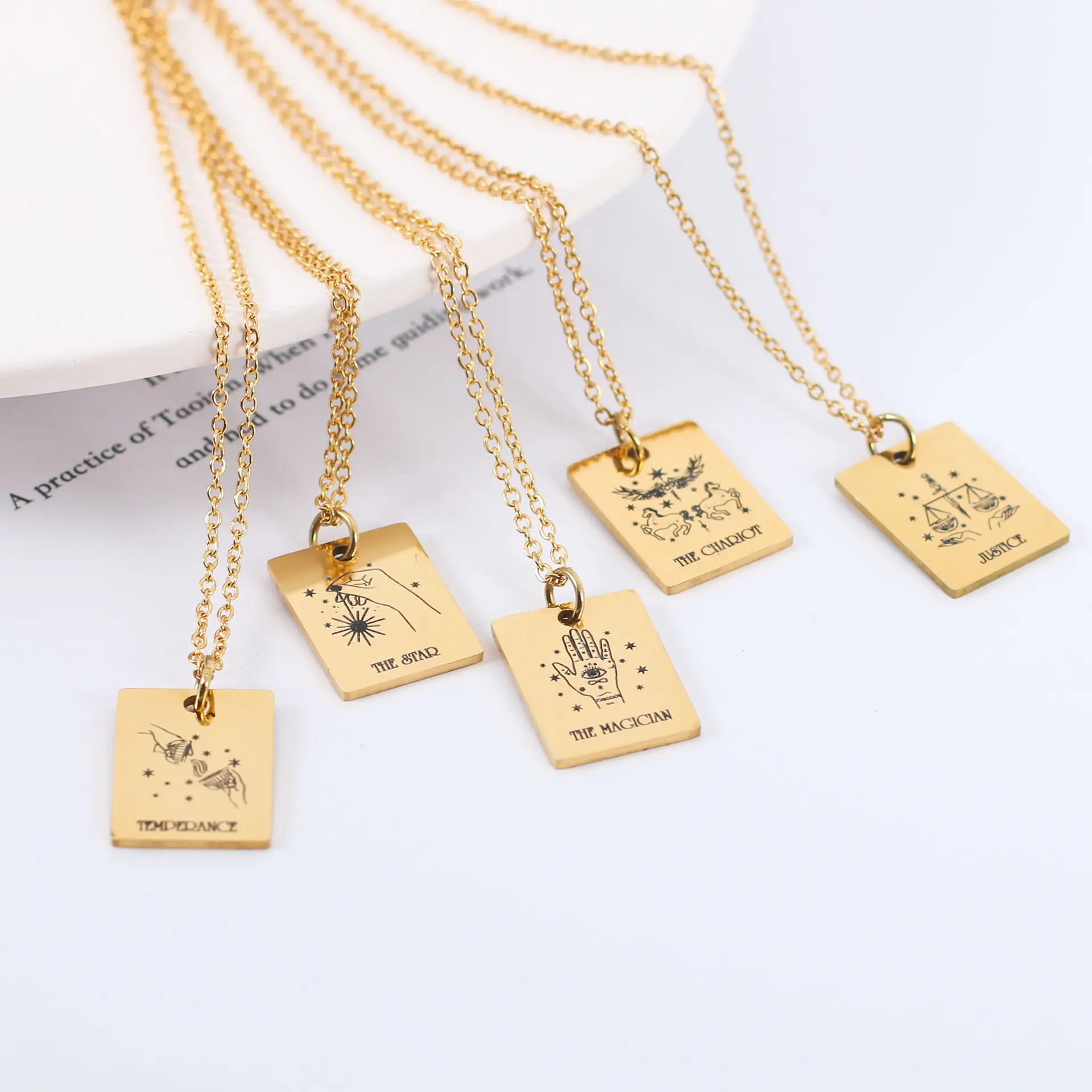 Personnalisé or acier inoxydable tarot carte collier personnalisé gravé lettre couple collier pour hommes femmes bijoux d'anniversaire