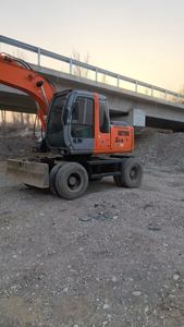 Excavatrice sur pneus Hitachi ZX130W d'occasion de haute qualité, marque japonaise, 13 tonnes, avec un bon prix. Également disponible : excavatrices Hitachi ZX120, ZX130, ZX200. - Product Image 3