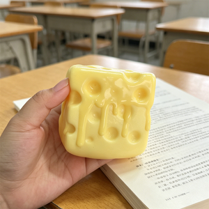 Bloque de queso derretido de PU de 7,5 cm con orificios y textura goteante, tacto suave y cómodo, diseño exterior bonito, adorno para tienda de accesorios - Product Image 2
