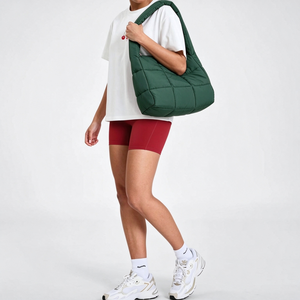 Bolso Tote Acolchado Impermeable Personalizado al por Mayor, Bolso de Hombro de Mujer con Diseño de Diamantes y Mini Bolsa - Product Image 4