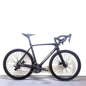 Vélo de Route en Fibre de Carbone 700c Modèle Populaire à Prix de Gros, Nouveau Style, Frein à Disque Hydraulique, 22 Vitesses, 700X25C - Product Image 4
