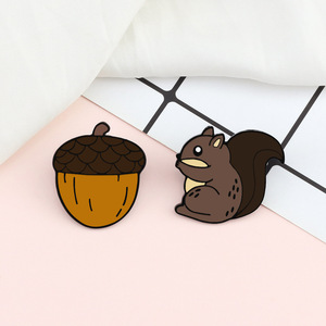 Broche Écureuil Mignonne Japonaise en Métal, Accessoire de Sac pour Couple, Décoration de Sac à Dos pour Écolière - Product Image 3