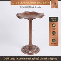 Bain d'oiseaux antique en cuivre sur piédestal, motif feuille de lys, résistant aux intempéries, en résine pour extérieur, base ornée pour la décoration de jardin et de cour
