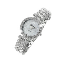 Montre à quartz de luxe pour femme avec strass argentés, bracelet élégant, montre-bracelet tendance, montre habillée pour femme, cadeau, style bijou