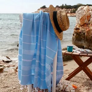 Fabricants de serviettes turcs personnalisés OEM QUICK-DRY 100% coton biologique rayé Peshtemal ensembles de serviettes de plage turques avec glands