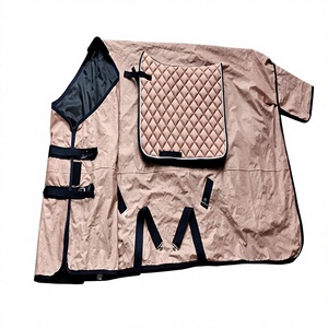 Couverture de selle intégrée pour cheval avec 4 sangles de fixation et doubles fermetures poitrine pour l'entraînement extérieur toutes saisons, fabriquée en Inde - Product Image 1