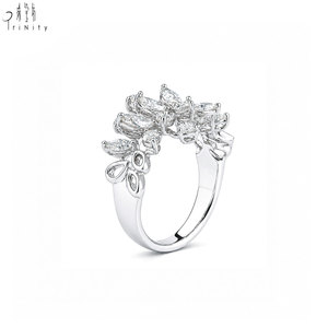 Fabricant de bijoux fins de luxe haut de gamme exportant des bagues en or blanc massif 18 carats avec diamants naturels, bagues à diamants taille marquise et taille poire - Product Image 3