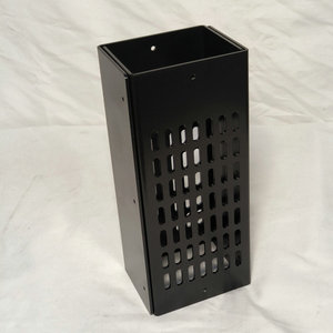 Pièce de rack de serveur en tôle sur mesure en acier inoxydable de 1 mm d'épaisseur avec design en maille respirante pour usage industriel - Product Image 2