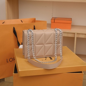 <span class=keywords><strong>Sac</strong></span> <span class=keywords><strong>à</strong></span> <span class=keywords><strong>main</strong></span> matelassé élégant en PU pour femme, petit format, nouvelle mode 2026, <span class=keywords><strong>à</strong></span> bandoulière avec chaîne, idéal pour le travail et les trajets quotidiens - Product Image 1