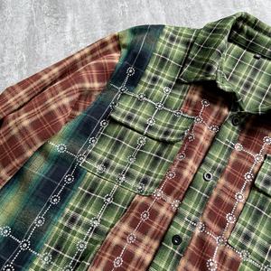 Camiseta de moda con patchwork, de tejido grueso, lavada, con hombros caídos, con pedrería, extragrande, a cuadros, térmica, de franela, de manga larga - Product Image 4