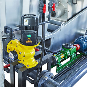 آلة نزع الماء من الحمأة ذات اللولب المتراكب القوية، هيكل متين، تشغيل أوتوماتيكي، مضخة ومحرك لمعالجة مياه الصرف الصحي - Product Image 6