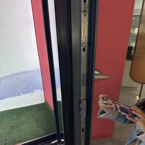 Fenêtre à battant et à basculer à double <span class=keywords><strong>vitrage</strong></span> personnalisée pour résidence, haute performance, <span class=keywords><strong>isolation</strong></span> thermique extrême, économie d'énergie - Product Image 6