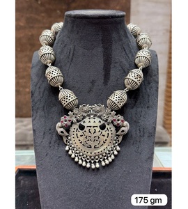 Collar de Plata de Lujo para Mujer, Hecho para Amantes de la Moda, Boda Hindú, Aspecto Pulido, Apto para Todas las Celebraciones, India - Product Image 2