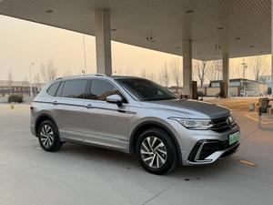 <span class=keywords><strong>VW</strong></span> <span class=keywords><strong>Tiguan</strong></span> L <span class=keywords><strong>R</strong></span> Line Hybride SUV 2023 d'<span class=keywords><strong>occasion</strong></span>, très demandé, avec boîte automatique, sièges en cuir Acura, pneus R19, conduite à gauche - Product Image 1