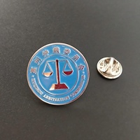 Épingles de revers en alliage de zinc colorées en forme de coquillage émaillé pour événements de club, carnaval, festival de musique, cadeau promotionnel, commande en gros