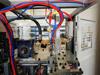 Machine de soufflage de bouteilles PET entièrement automatique à 2 cavités, 2000 BPH, à commande servo, haute vitesse, pour la fabrication de petites bouteilles en plastique