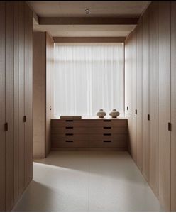 Armoire de <span class=keywords><strong>dressing</strong></span> intégrée moderne Balom Premium en bois massif, style minimaliste, avec poignée dissimulée et hauteur totale - Product Image 2