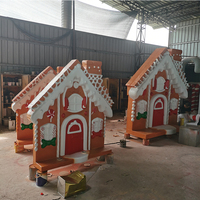 Décoration de Noël commerciale pour usine : Statue géante de maison de bonbons et de pain d'épices en fibre de verre, étanche, pour toile de fond et façade