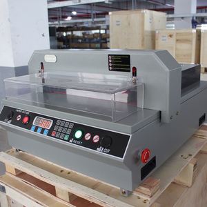 Máquina de Corte de Papel con Control Numérico Eléctrico 450mm 450VS+ con Cubierta Protectora de Plástico - Product Image 3