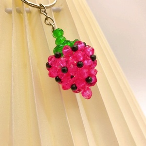 Porte-clés Fraise Mignonne Faite à la Main pour Femme, Vente en Gros Usine, Idéal comme Cadeau Promotionnel ou Porte-Monnaie - Product Image 3