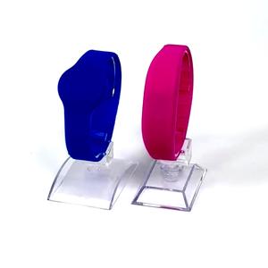 สายรัดข้อมือ RFID แบบปรับแต่งได้จาก GSC ทำจาก PVC ซิลิโคน  แบบสมาร์ท  ตั้งโปรแกรมได้  ใช้เทคโนโลยี NFC  ระยะไกล 860-960MHz  แท็กแบบ Passive สำหรับการจัดการงานอีเว้นท์ - Product Image 5