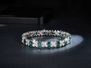 กำไลข้อมือเทนนิสสำหรับผู้หญิงคริสเตียนแบบปรับแต่งได้ เงินสเตอร์ลิงชุบทองคำขาว ประดับเพชรทรงมาร์คีส์สีเขียวนาโนคลาสสิก CZ สังเคราะห์ - Product Image 2