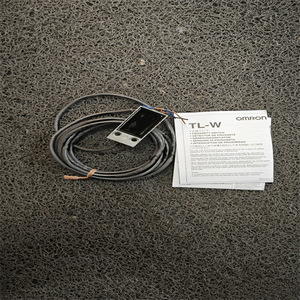 Sensor de Proximidad Omron TL-W5E1 2M, 24V, IP67, Inductivo, para Máquinas Herramienta - Product Image 1