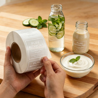 Étiquettes transparentes en PET imperméables, autocollants transparents personnalisés pour les bouteilles de boissons, les pots cosmétiques et les contenants alimentaires