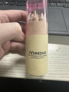 Crayons <span class=keywords><strong>de</strong></span> couleur emballés dans un seau <span class=keywords><strong>en</strong></span> papier brun aux couleurs du bois naturel pour le <span class=keywords><strong>dessin</strong></span> et l'esquisse des enfants Cadeau d'école <span class=keywords><strong>de</strong></span> nouveauté - Product Image 5