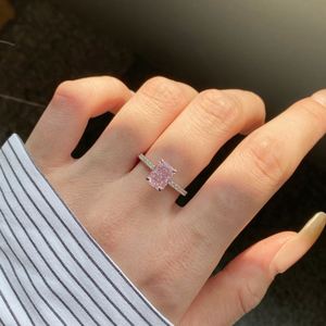 Anillo de Promesa Dylam Top Picked de Plata de Ley 925 Maciza con Baño de Rodio para Mujer, con Diamante Rosa Claro de Corte Radiante y Zirconia 8A - Product Image 5