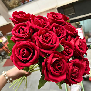Rosas Artificiales de Seda Sintética Realistas, Ecológicas y Duraderas, Hechas a Mano, con Tallo, Color Rojo, para el Hogar, Año Nuevo - Product Image 1