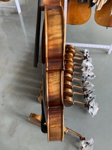 Violino Stile <span class=keywords><strong>Guarneri</strong></span> 4/4 con Top in Abete, Fondo in Acero Fiammato, Ottimo Suono, Vernice Spirit, Corde in Nylon, Ponticello di Qualità - Product Image 4