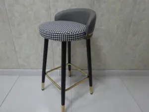 Campione gratuito all'ingrosso 2024 moderno Casual cucina di lusso in velluto con schienale alto sedia da caffè sedia da Bar