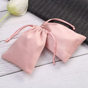 Sac de rangement léger en suède pour bijoux, en flanelle, avec cordon de serrage, personnalisable avec logo, options multi-tailles, fourni directement par l'usine - Product Image 3