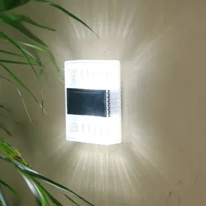 Lampu Dinding tenaga surya Led tahan air luar ruangan, lampu dekorasi pagar dek taman transparan atas bawah berpendar Sensor senja warna-warni tahan air