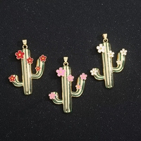 Pendentif Cactus Fleurissant en Laiton Plaqué Or 14K, Breloque Émail Fleur du Désert Bohème, Accessoire DIY Tendance, Cadeau Idéal pour la Vente en Gros