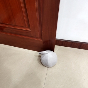 Butée de porte lourde de sable bourrée par boule grise de velours de peluche de décoration naturelle pour la maison et le bureau - Product Image 2