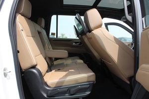 Sleek and Reliable Used 2022 ChevroletSUBURBAN 5.3L AWD <strong>SUV</strong> 2022